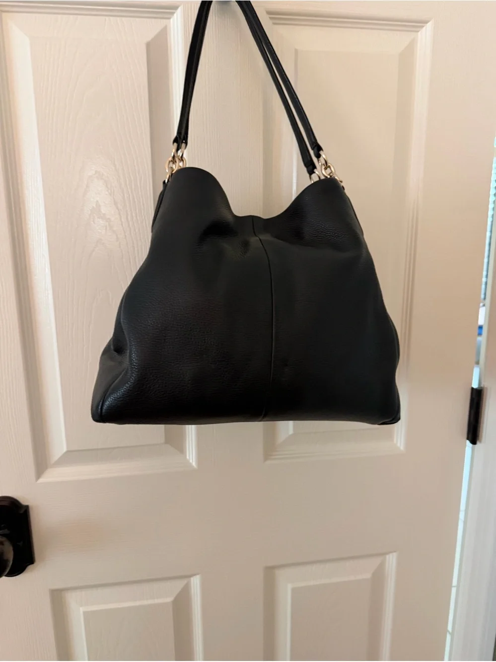 Coach - Black Leather Shoulder Bag - Classic Women's Tote